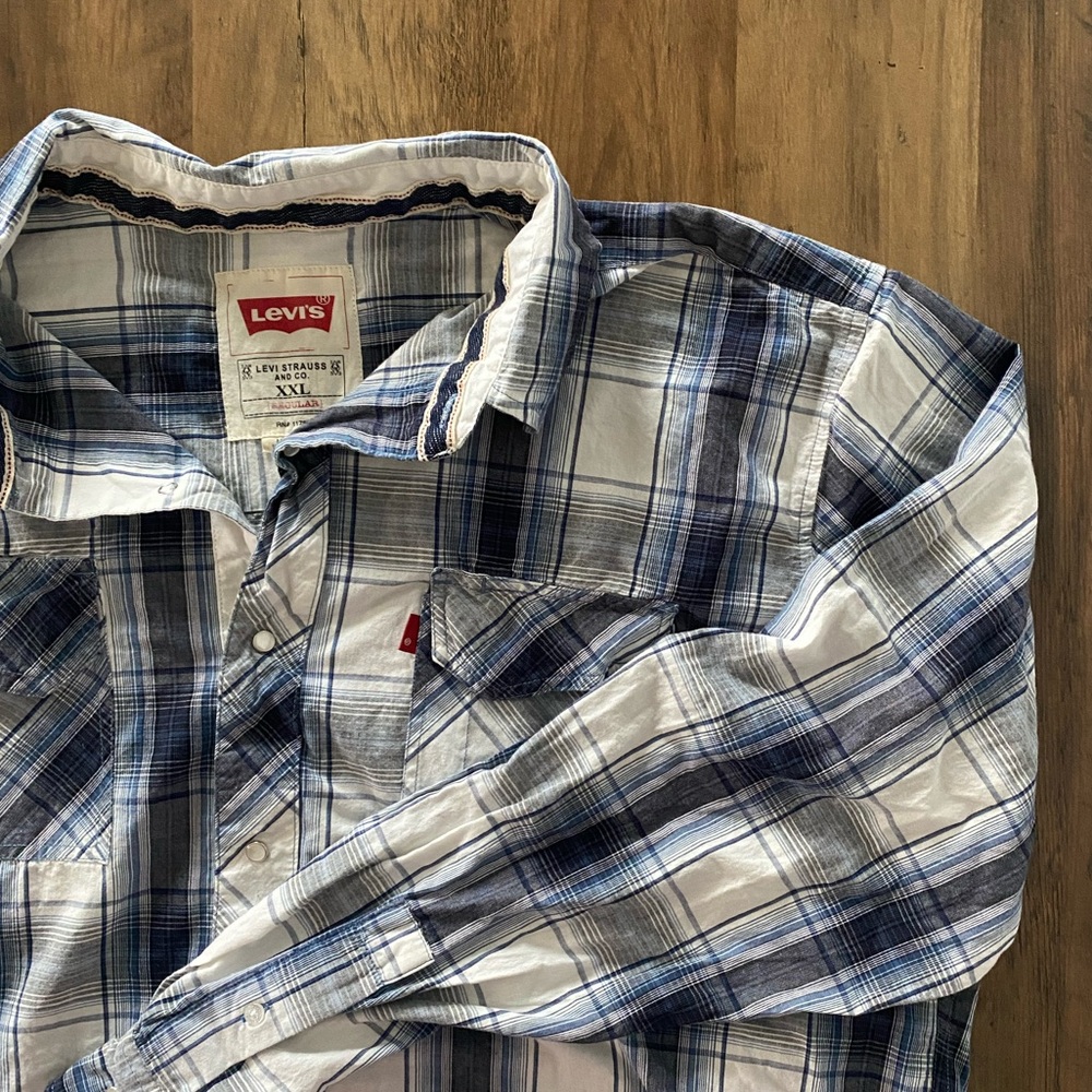 Levi’s Plaid Casual Button Up